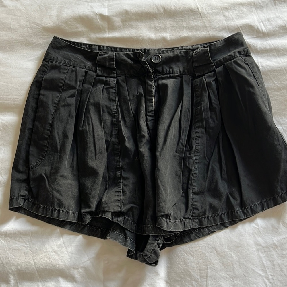 Ksubi - M wide leg pleated shorts
